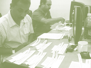 Participants engrossed in an exercise during Course03: Advanced UI Design conducted in Winter '08. Click to read their feedback about the training.